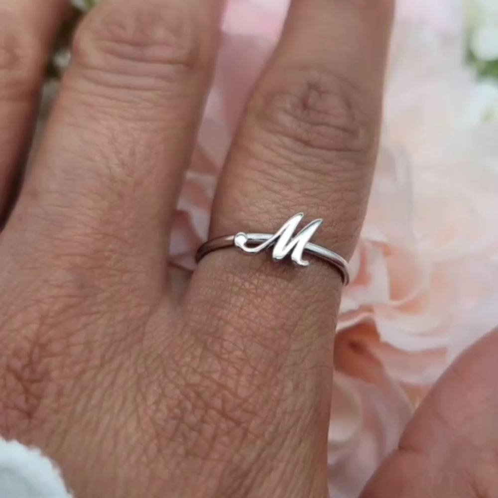 🥰 DAINTY INITIAL STERLING SILVER RING - Picture 3 of 13